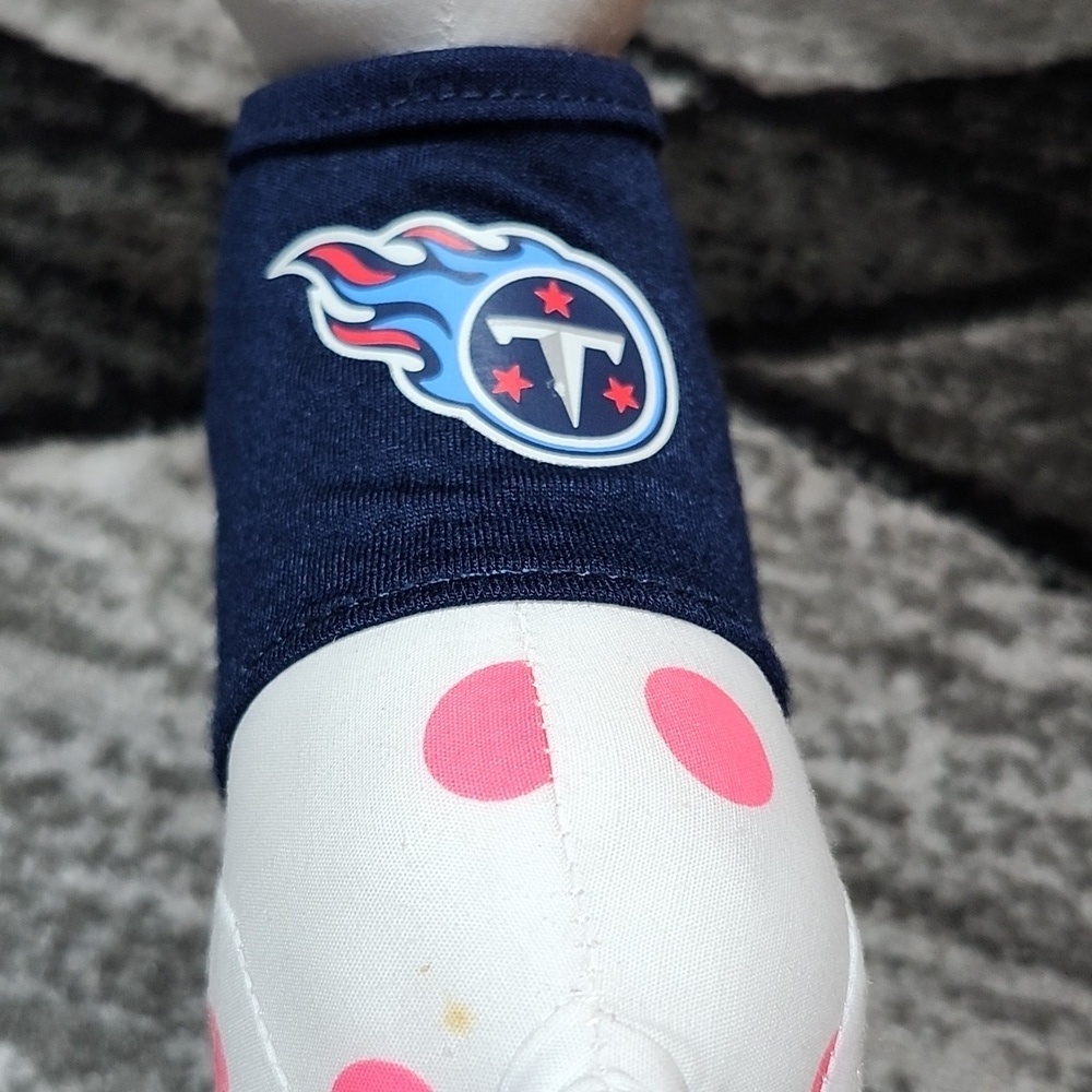 VS PINK RARE TENNESSEE TITANS 1ST EDITION NFL JERSEY PLUSH COLLECTIBLE DOG - Picture 10 of 14
